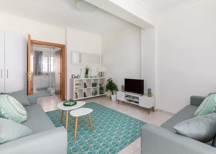 Alexandra's Maisonette. * Paralia Dionisiou