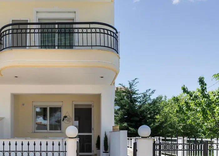 Villa Alexandra's Maisonette. Paralia Dionisiou