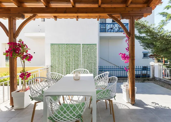 Villa Alexandra's Maisonette. Paralia Dionisiou